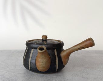 Japanese Teapot | Small Pottery Kyusu | Horitokusa Design | Handmade Ceramic Teapot | Made in Japan