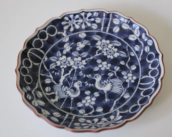 Handgjord Hasami Hanadori Rinka-tallrik – Blå & Vit Blomma- och Fågeldesign