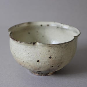 Japanese Shigaraki Matcha Chawan – Traditional Stoneware with Natural Glaze–Ideal for Serving Matcha & Decor–Housewarming Gift–Made in Japan