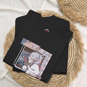 Chemise Frieren, Chemise Anime avec Frieren, Chemise limitée personnalisée pour les fans d’Anime, Chemise Kawaii avec Frieren, Cadeau de chemise pour lui/elle, Unisexe
