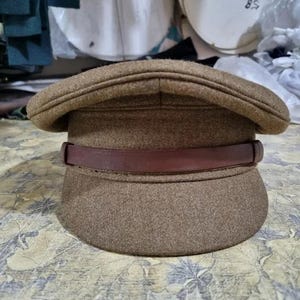 WWII British Army Officer Visor Cap – Authentic Reproduction Peaked Military Hat for Reenactment & Collectors | All Sizes Available