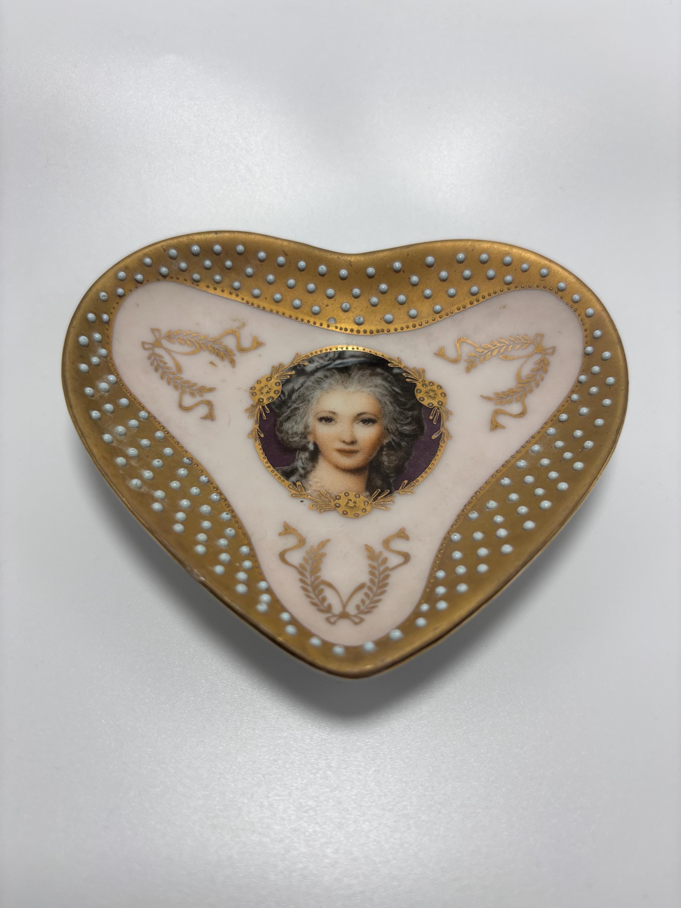 Marie Antoinette Heart Trinket Dish – Vintage Mid-Century Arnart Lenwile China Porcelain with Gilded Rococo Moriage Details Vanity Ring Dish - Thumbnail 2
