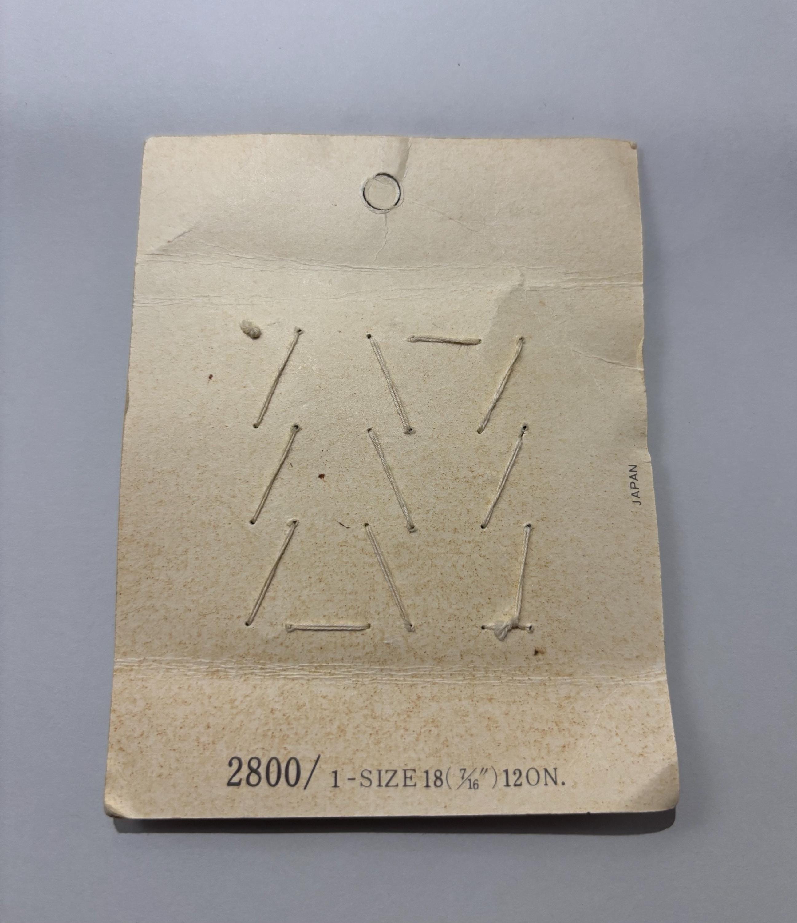 Vintage 1950s Le Chic Cool White Pearlized Buttons – 12 Guaranteed Washable NOS on Original Card - Thumbnail 2