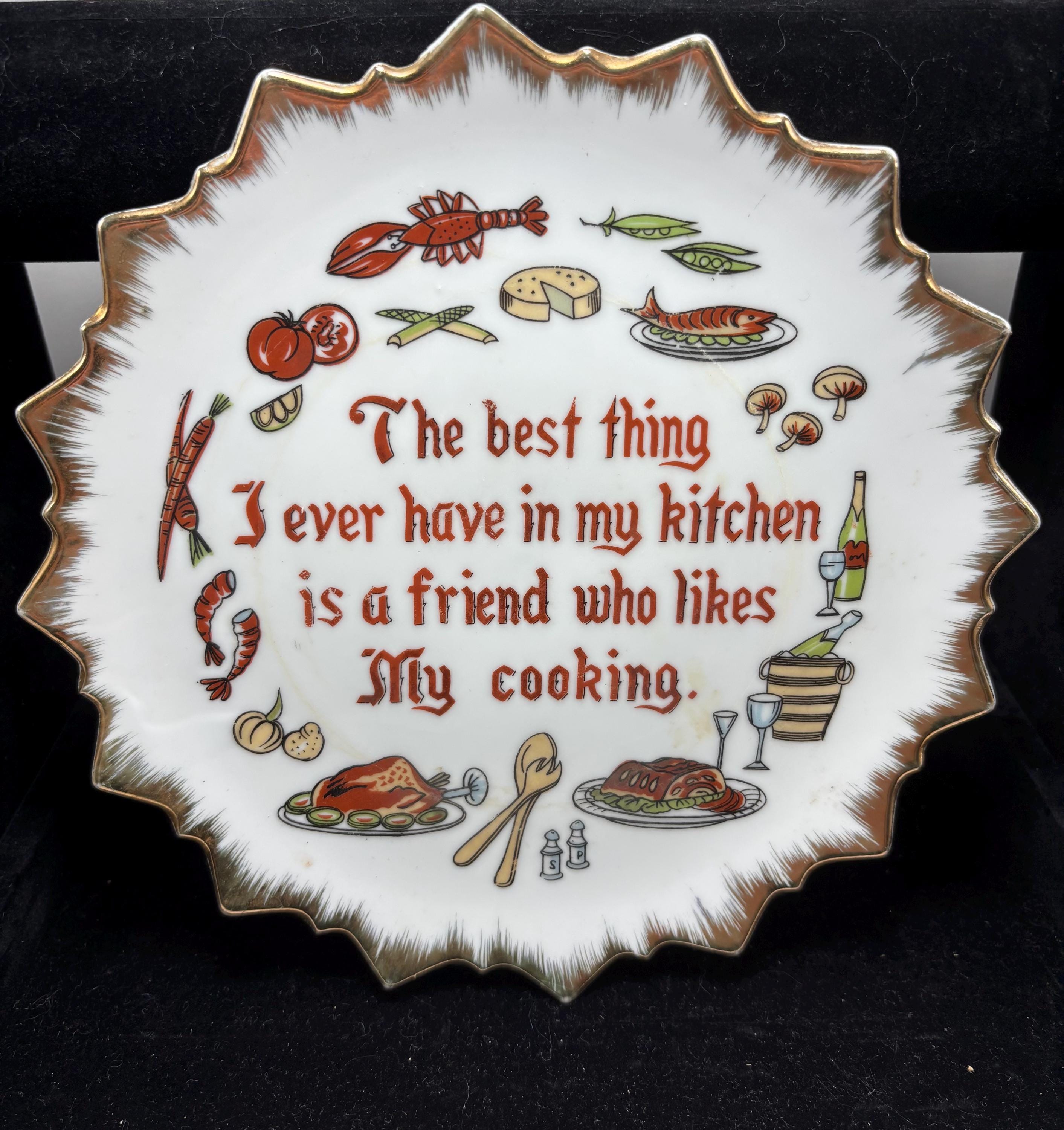 Kitschy 1960s Wall Plaque by Lego Japan – “The Best Thing in My Kitchen” Vintage 8" Hanging Plate with Retro Food Graphics - Thumbnail 3