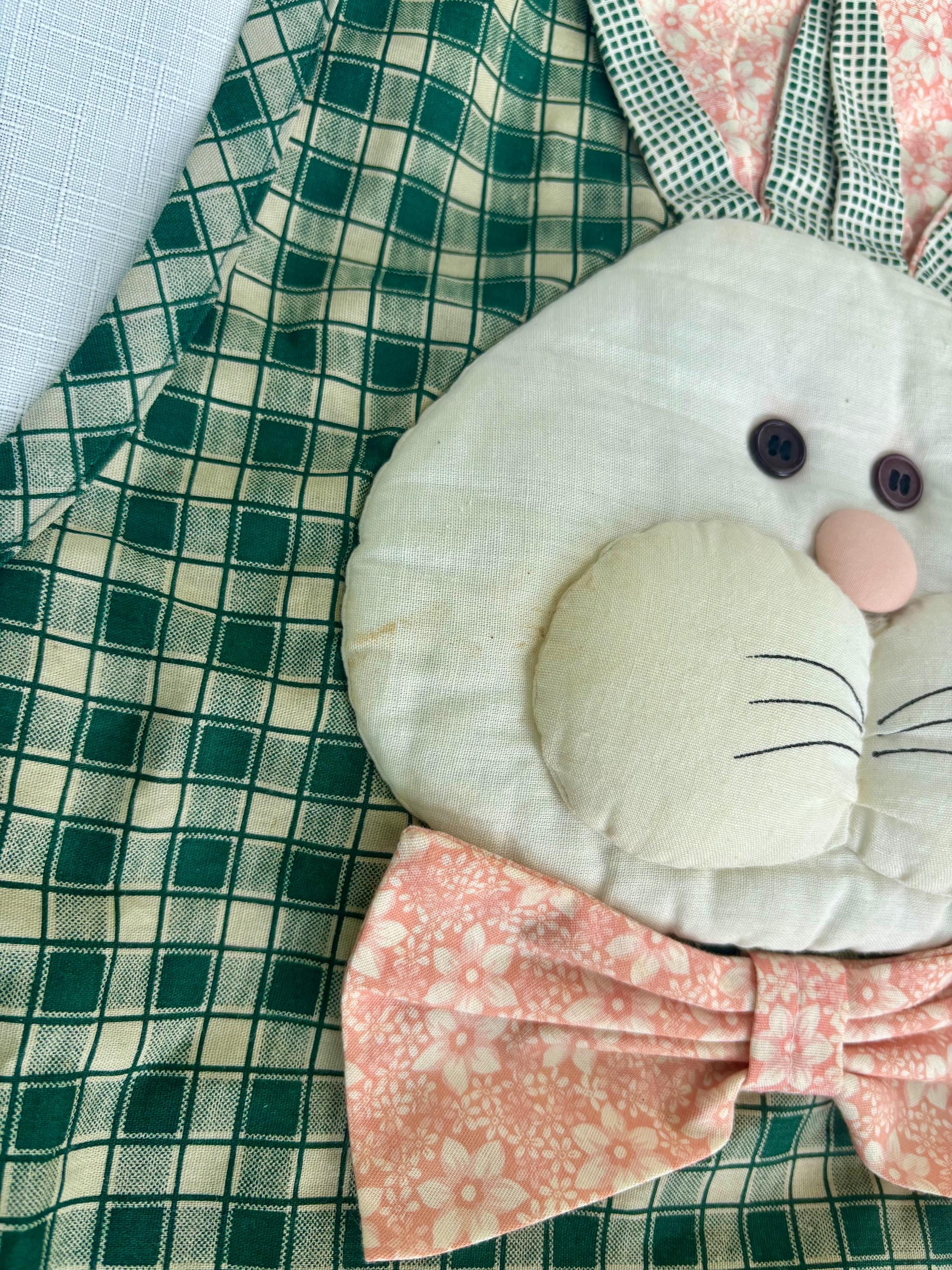 Handmade Vintage Bunny Apron with Heart Pocket – Easter Dinner Hostess Apron – 90s Quilted Rabbit with Bow Tie – Country Kitchen Decor - Thumbnail 3