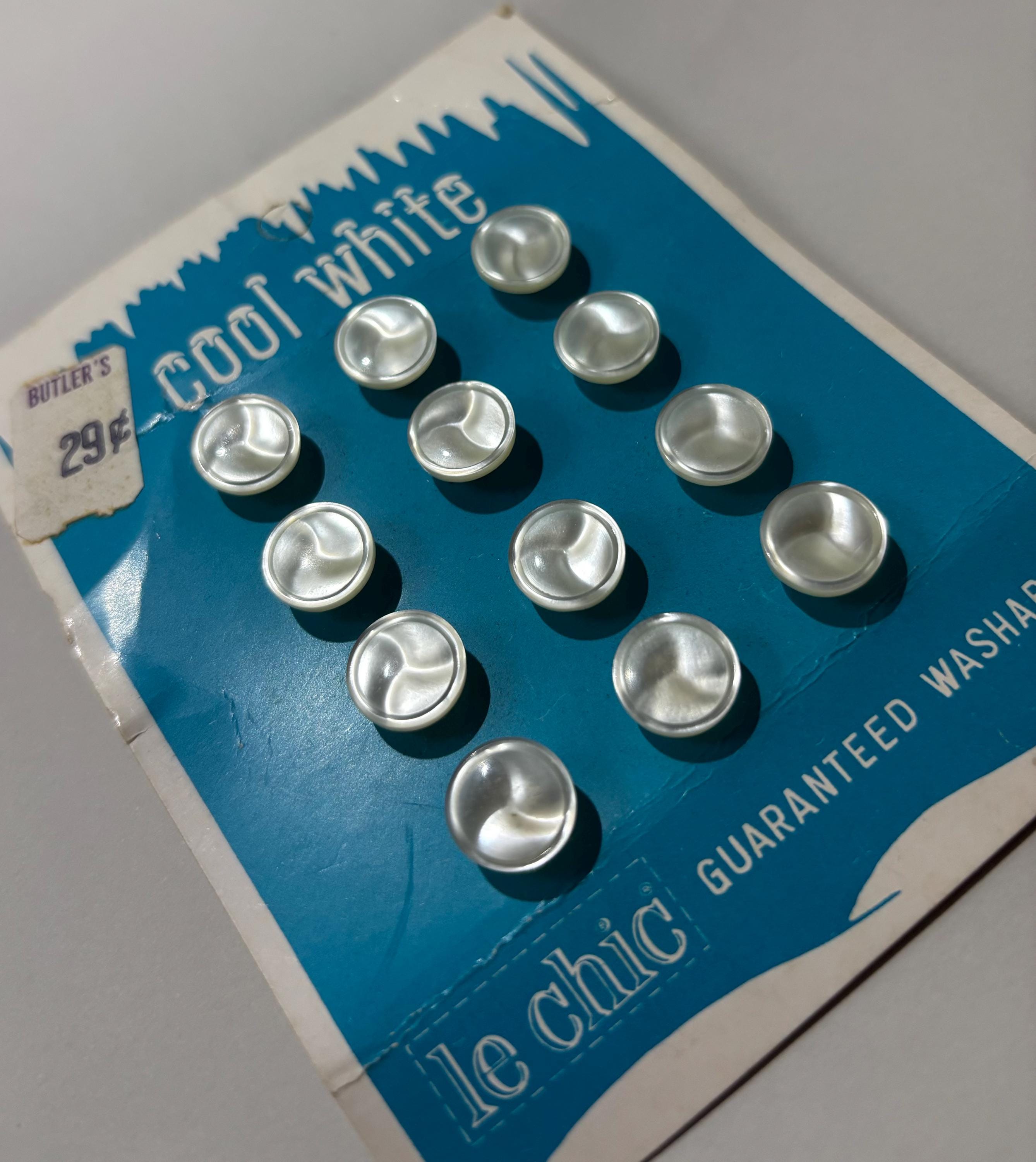 Vintage 1950s Le Chic Cool White Pearlized Buttons – 12 Guaranteed Washable NOS on Original Card - Thumbnail 3