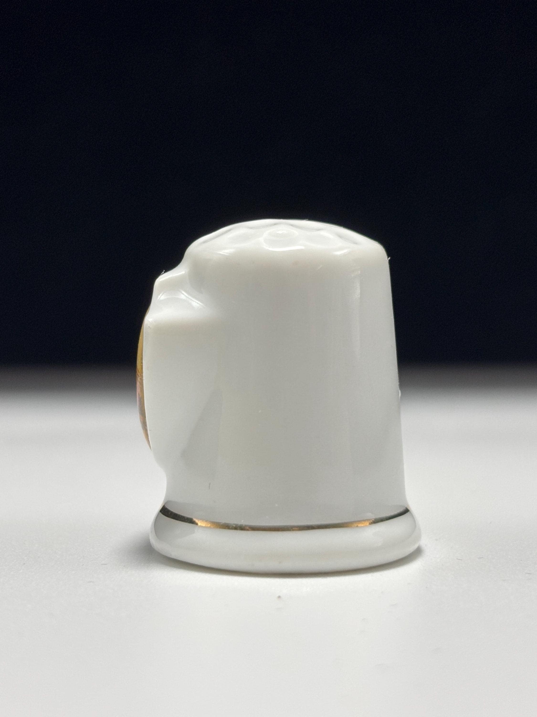 Vintage Mormon Temple Souvenir Thimble – Nauvoo Illinois Porcelain Collectible with Gold Trim, Made in Taiwan - Thumbnail 4