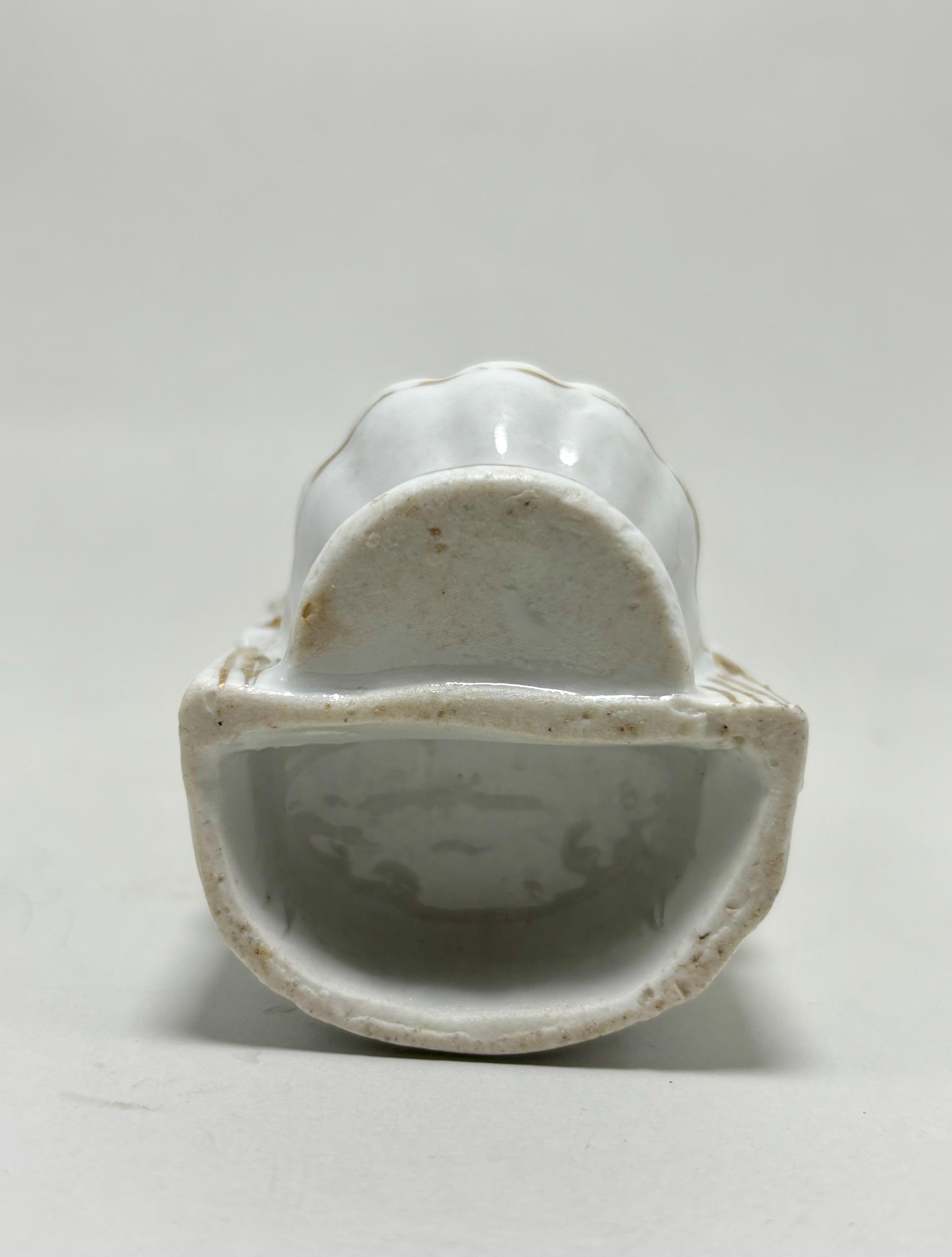 Antique French Vieux Paris Holy Water Font – Porcelain Madonna & Child in Gothic Niche with Gold Gilt Accents Catholic Gift for the Devoted - Thumbnail 5