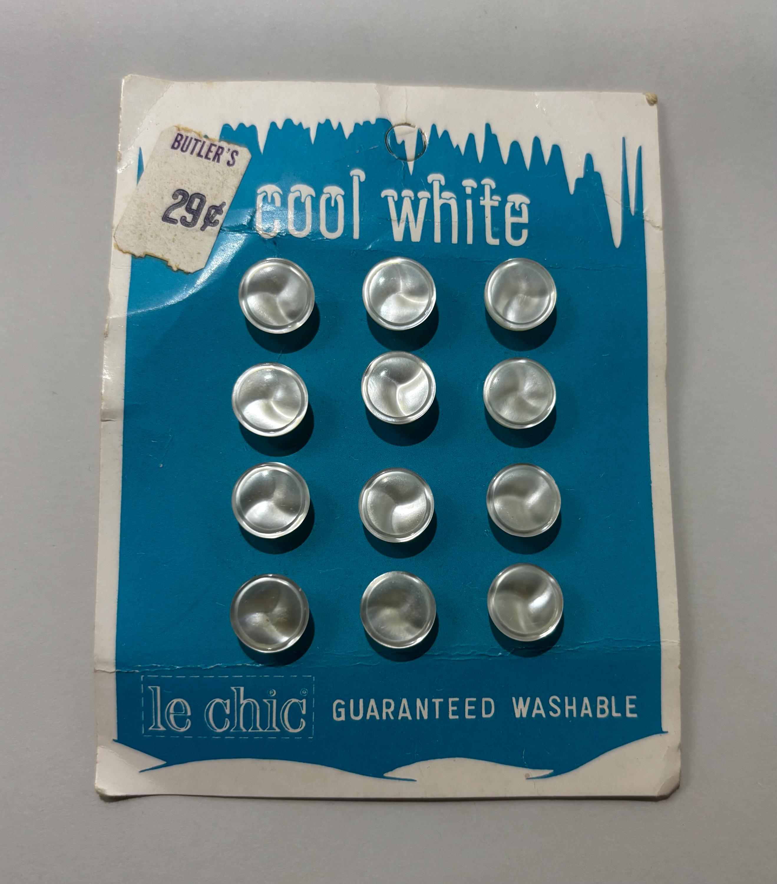 Vintage 1950s Le Chic Cool White Pearlized Buttons – 12 Guaranteed Washable NOS on Original Card