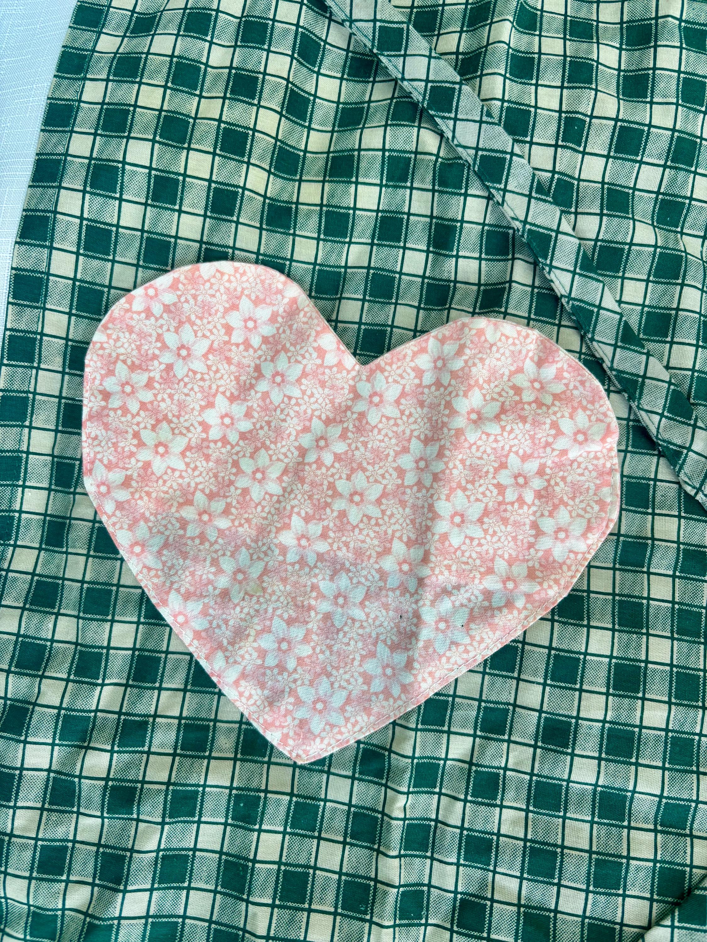 Handmade Vintage Bunny Apron with Heart Pocket – Easter Dinner Hostess Apron – 90s Quilted Rabbit with Bow Tie – Country Kitchen Decor - Thumbnail 4