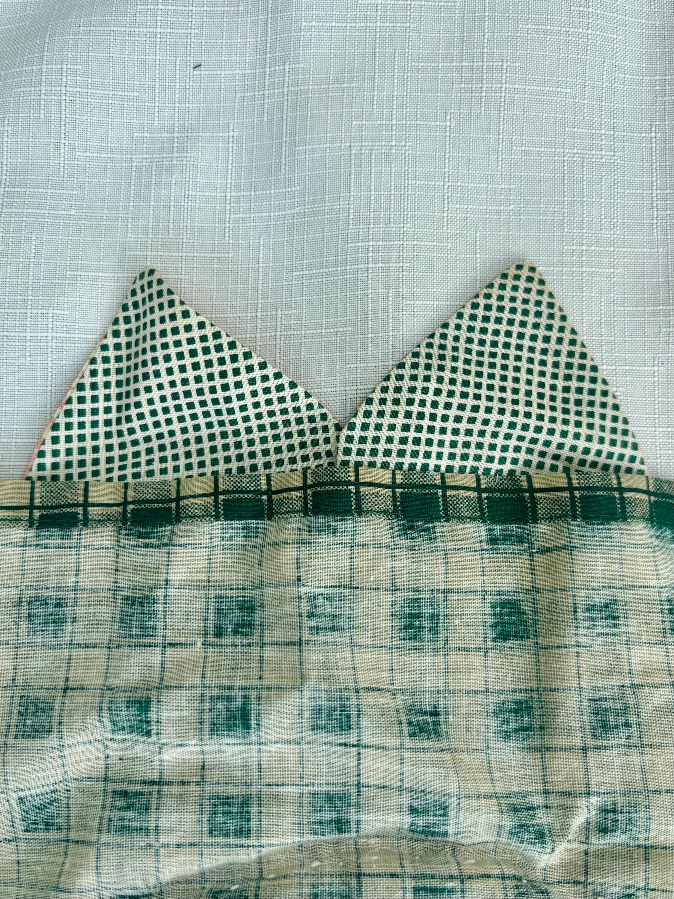 Handmade Vintage Bunny Apron with Heart Pocket – Easter Dinner Hostess Apron – 90s Quilted Rabbit with Bow Tie – Country Kitchen Decor - Thumbnail 7