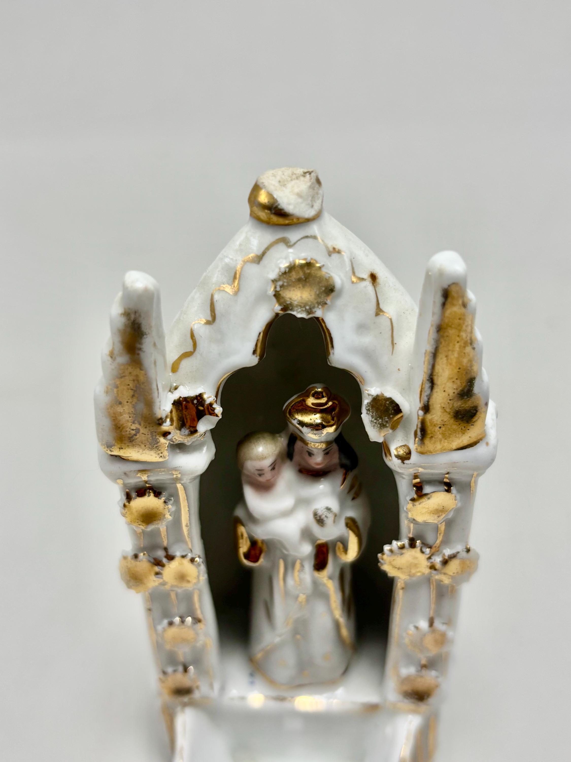 Antique French Vieux Paris Holy Water Font – Porcelain Madonna & Child in Gothic Niche with Gold Gilt Accents Catholic Gift for the Devoted - Thumbnail 4