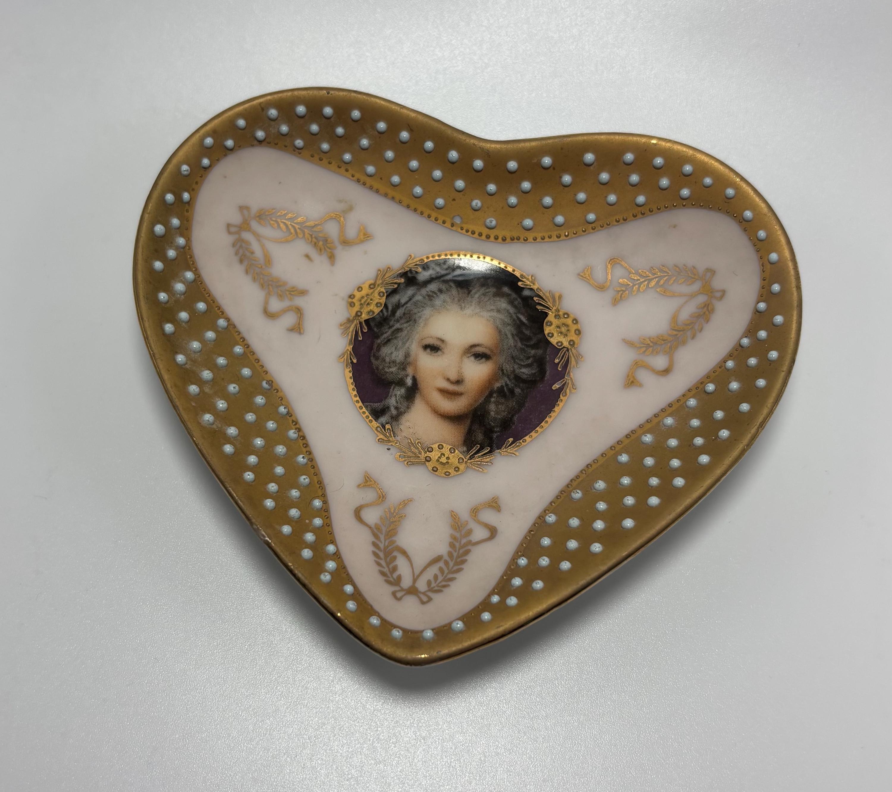 Marie Antoinette Heart Trinket Dish – Vintage Mid-Century Arnart Lenwile China Porcelain with Gilded Rococo Moriage Details Vanity Ring Dish - Thumbnail 3