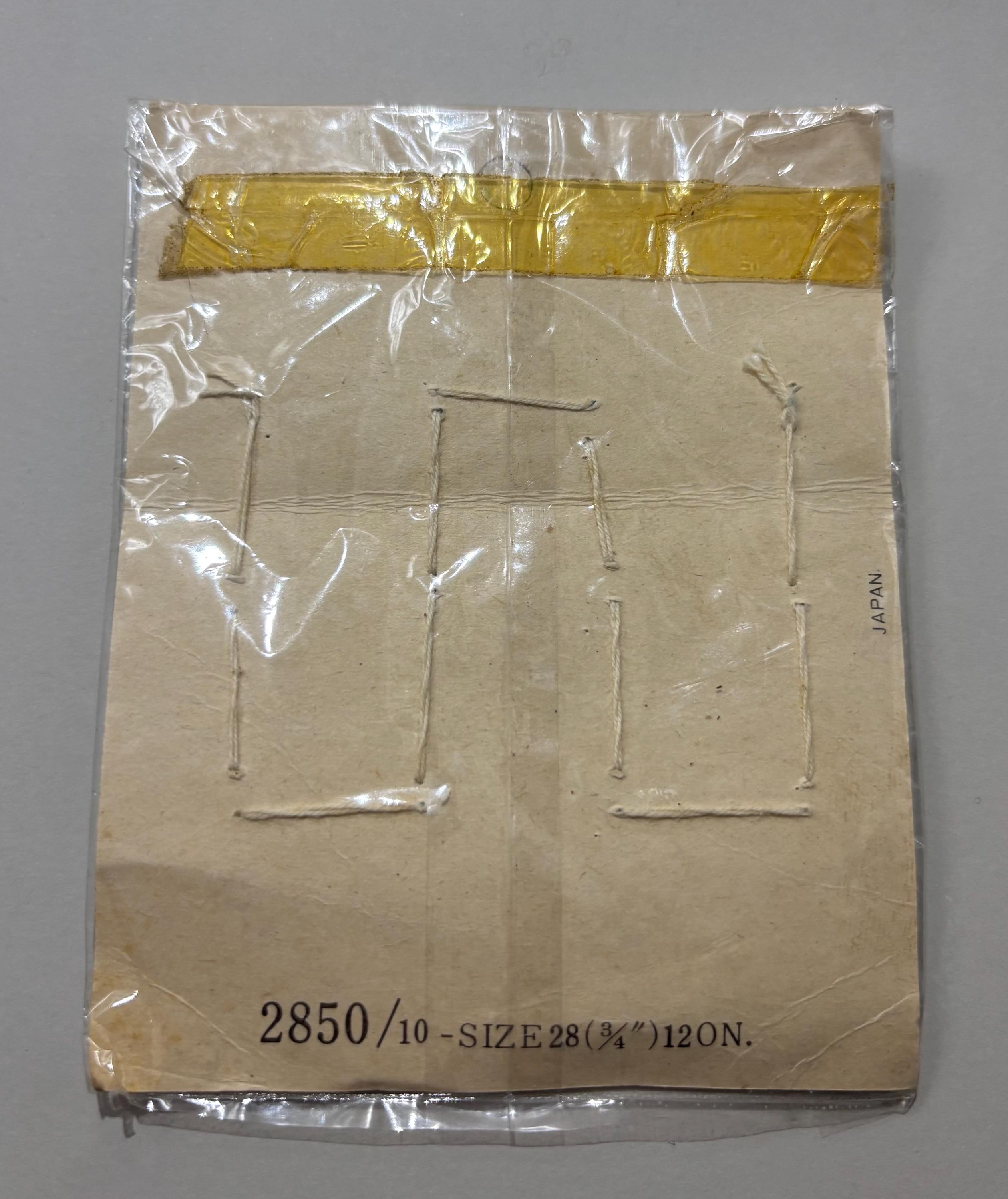 Vintage Le Chic “Cool White” Button Card – Set of 12 Shiny Domed Buttons – Size 28 (3/4”) – Made in Japan – Style 2850/10 - Thumbnail 2