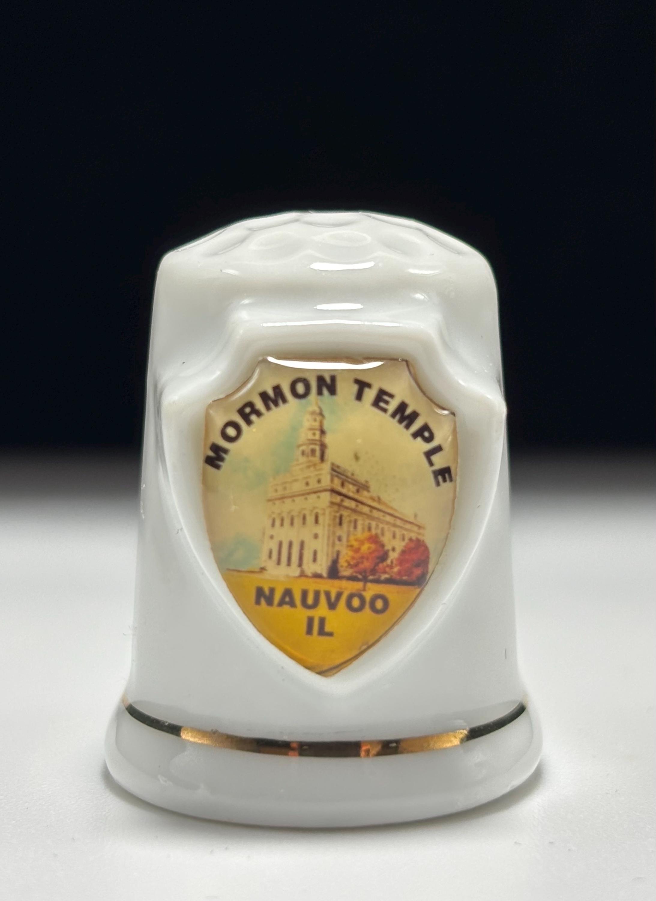 Vintage Mormon Temple Souvenir Thimble – Nauvoo Illinois Porcelain Collectible with Gold Trim, Made in Taiwan
