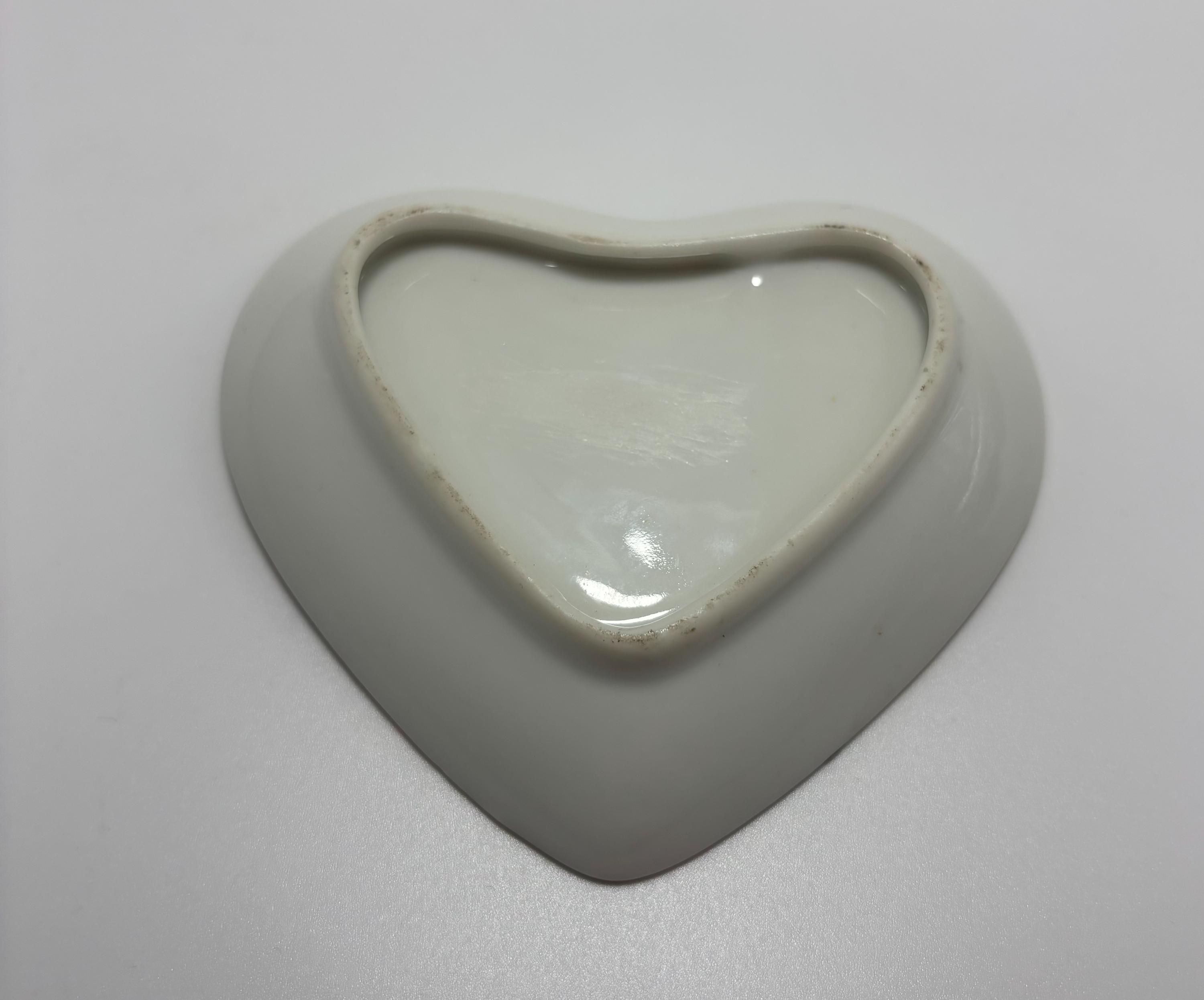 Marie Antoinette Heart Trinket Dish – Vintage Mid-Century Arnart Lenwile China Porcelain with Gilded Rococo Moriage Details Vanity Ring Dish - Thumbnail 6
