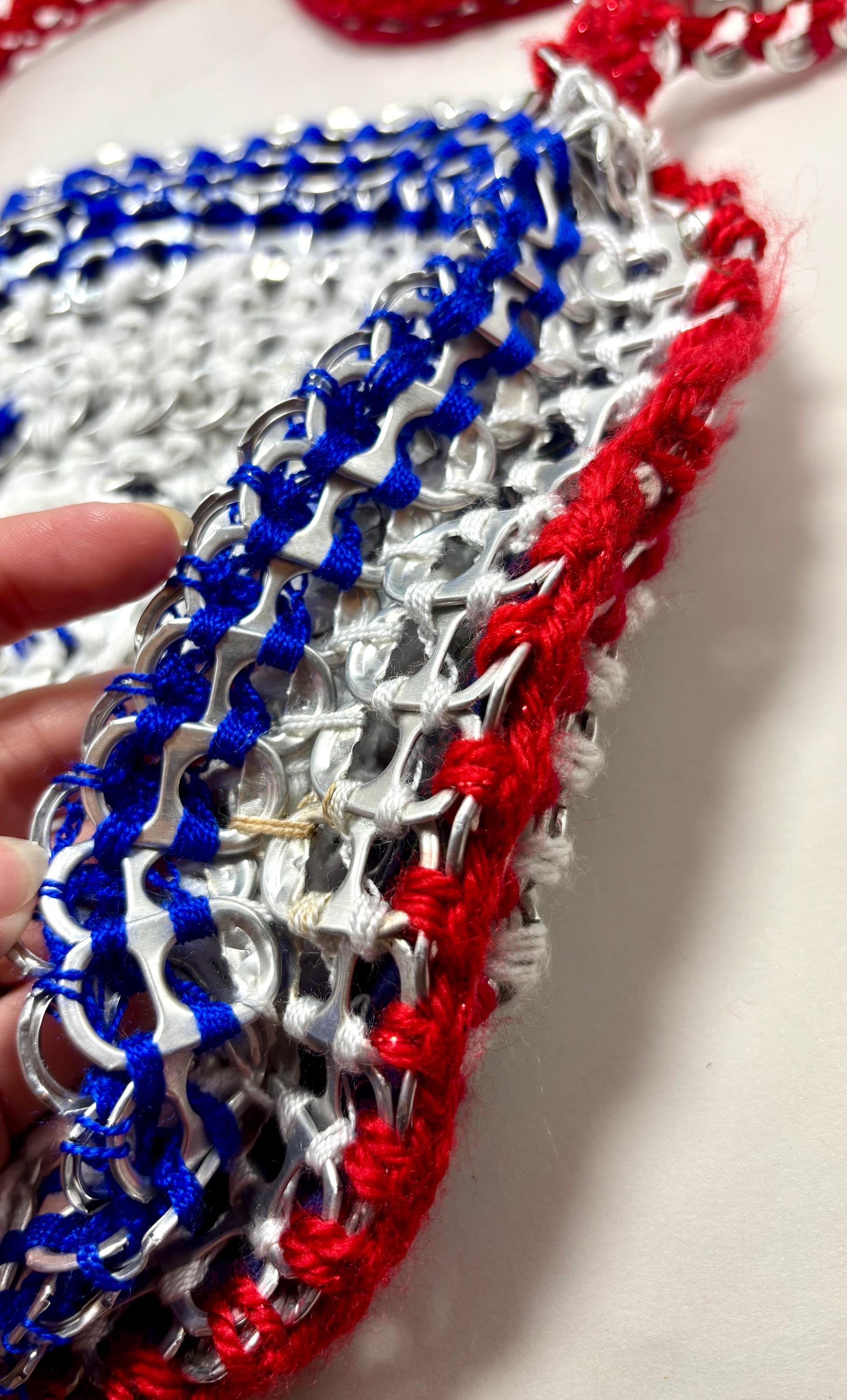 Vintage Handmade Soda Tab Circle Purse – Woven Red, White & Blue Yarn, Pop-Top Shoulder Bag Upcycled Recycled Boho Statement Accessory - Thumbnail 3