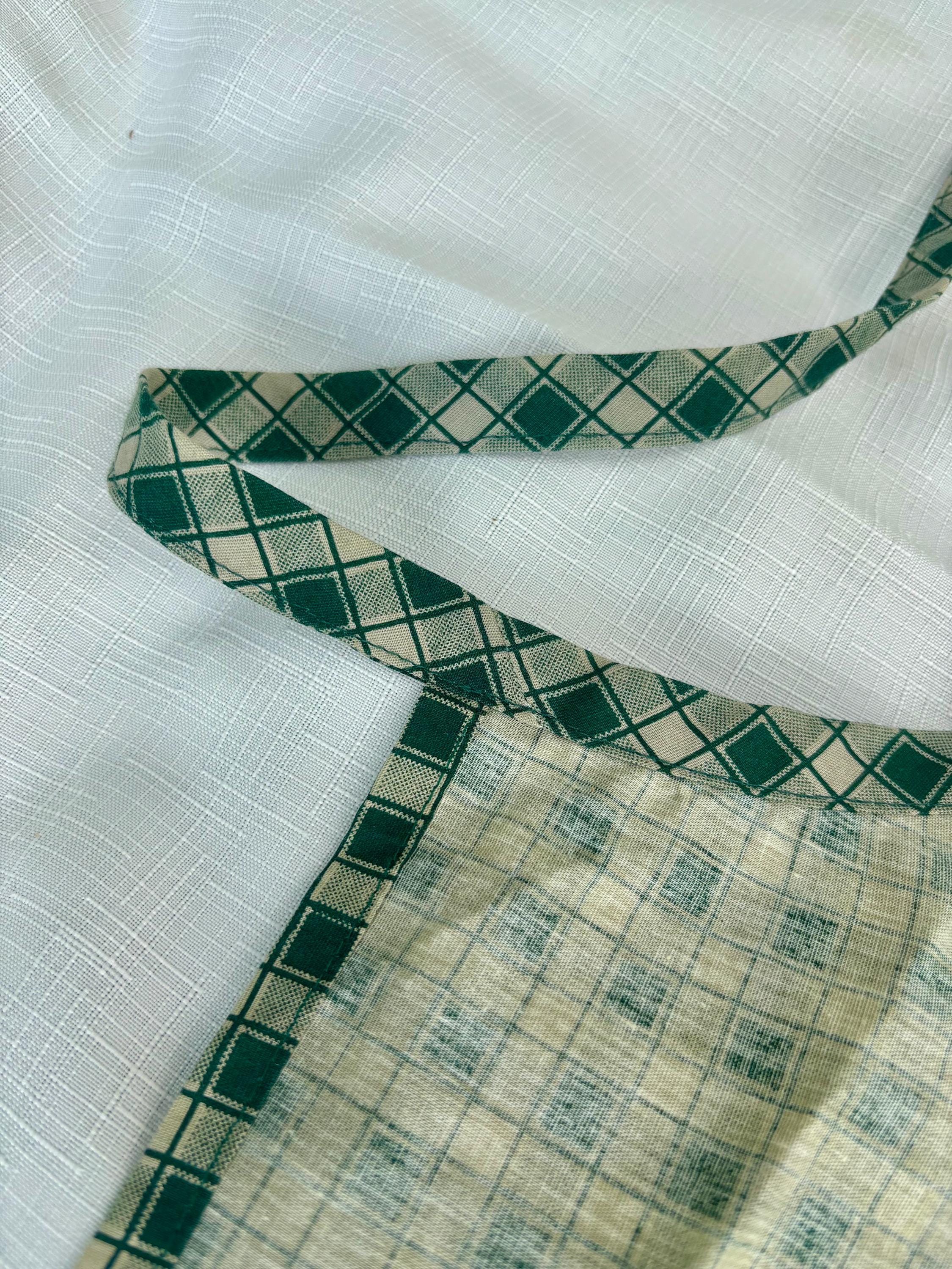 Handmade Vintage Bunny Apron with Heart Pocket – Easter Dinner Hostess Apron – 90s Quilted Rabbit with Bow Tie – Country Kitchen Decor - Thumbnail 6