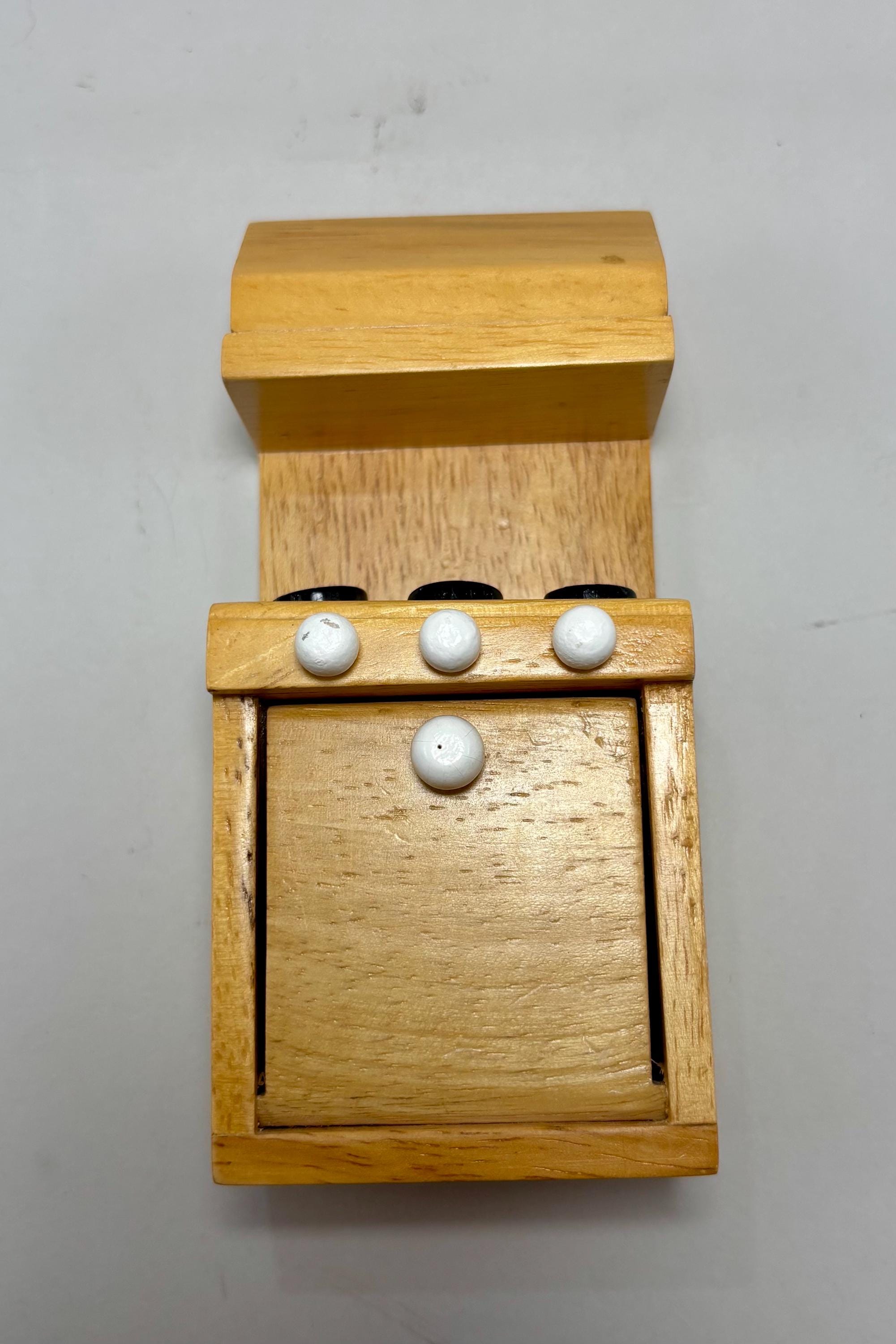 Vintage Wooden Dollhouse Stove – Miniature Kitchen Oven with Painted Burners and Knobs – Made in China – Dollhouse Furniture - Thumbnail 2