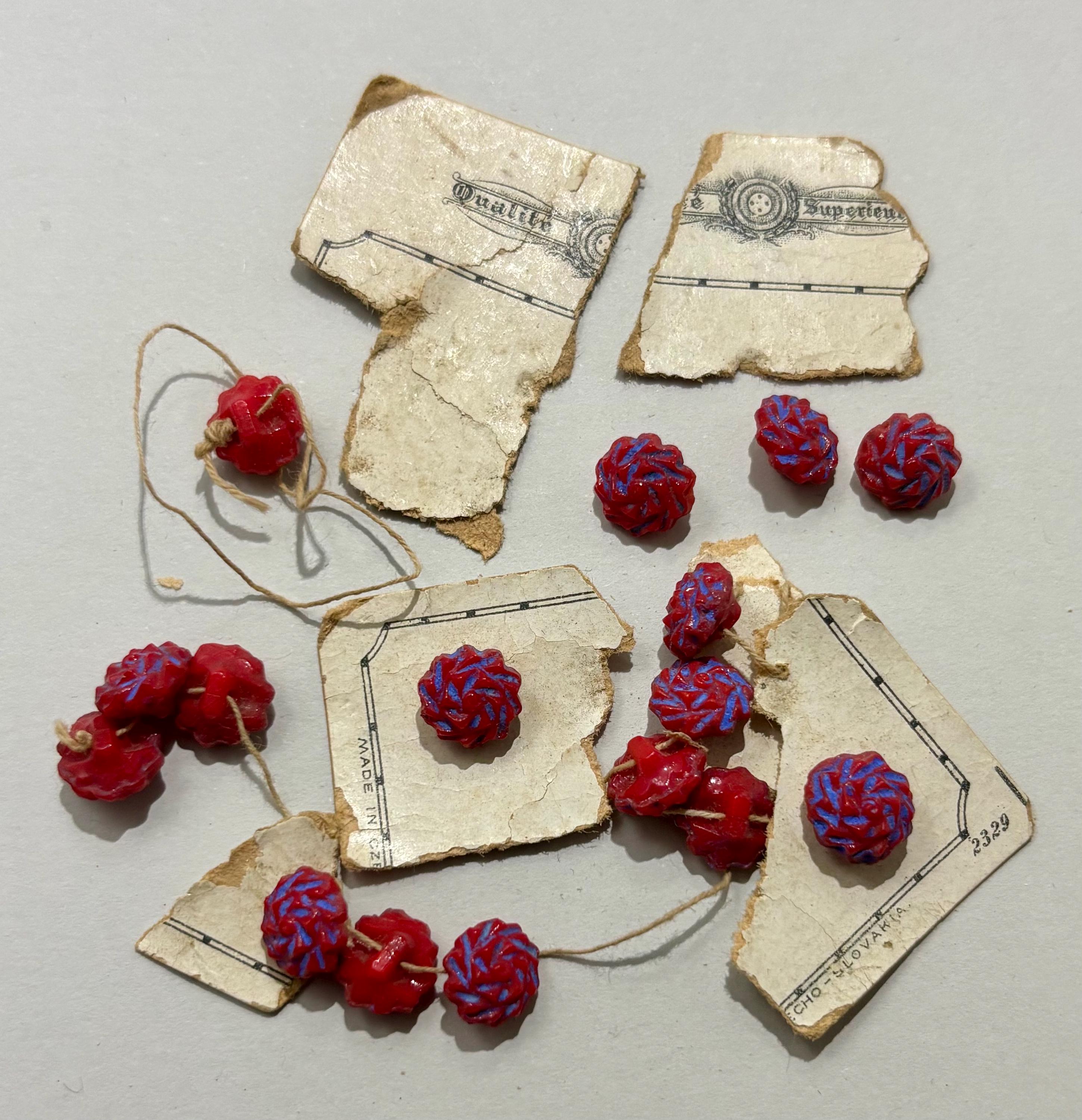 Antique 1920s Czech Glass Buttons – Style No. 2329 – Red with Periwinkle Blue Swirl, Art Deco Drama – Set of 16 – Made in Czecho-Slovakia - Thumbnail 2