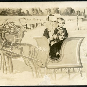 Dzieci z MIKOŁAJEM w BOŻEGO NARODZENIA 1920. XX w. Zdjęcie pocztówki