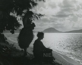 BEACH SCENE SILHOUETTE - Artistic 1950s Photo