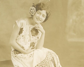 Pretty Woman in BOHEMIAN FLAPPER DRESS - New York, New York - 1920s Photo by Sol Young