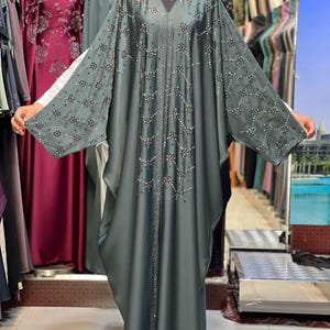 Elegant Hand-Embellished Green Abaya – Luxury Modest Wear
