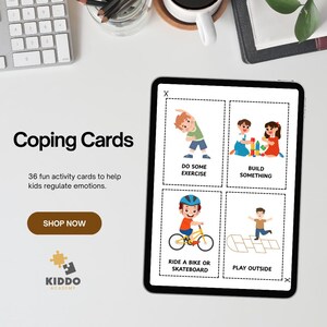 Może przedstawiać: Tablet wyświetla "Coping Cards" z ilustracjami dzieci wykonujących czynności, takie jak ćwiczenia, budowanie, jazda na rowerze i zabawa na świeżym powietrzu. Tekst brzmi: "36 kart z zabawnymi aktywnościami, które pomagają dzieciom regulować emocje."