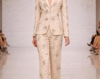 „Luce di Petali“ geformtes weiches Champagner-Blazer-Hose-Set von Casa Maria Gioielli