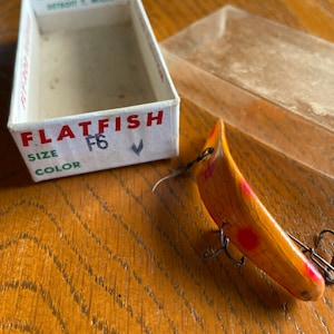 2-Helin F6 Flatfish Lures- 1 Gold & 1 Skunk-unused