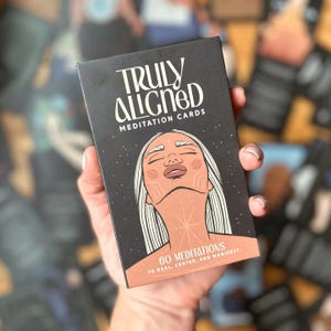 Carte di Meditazione Truly Aligned / 60 Meditazioni, Mazzo di Connessione al Vero Sé, Dono Spirituale