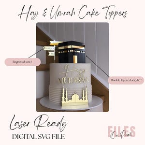Könnte beinhalten: Ein Kuchen mit einem schwarzen und goldenen Kaaba-Kuchenaufsatz, goldenen Acryl-Akzenten und den Worten "Hajj Mubarak". Der Kuchen zeigt auch ein goldenes Moscheen-Design und Richtungsschilder. Das Bild enthält den Text "Hajj & Umrah Cake Toppers" und "Laser Ready DIGITAL SVG FILE."
