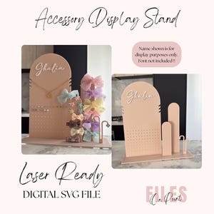 Puede incluir: Un expositor de accesorios de color melocotón con el nombre "Ghalia" en escritura blanca. El expositor tiene agujeros para pendientes y una balda para lazos. También se ve el texto "Accessory Display Stand" y "Laser Ready DIGITAL SVG FILE".