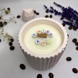 Vela de soja perfumada: mensaje oculto personalizado con cuentas de letras, vela romántica hecha a mano, mensaje sorpresa en el interior.