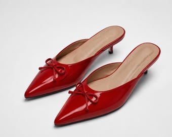 Handgemaakte lakleer puntige kitten heels
