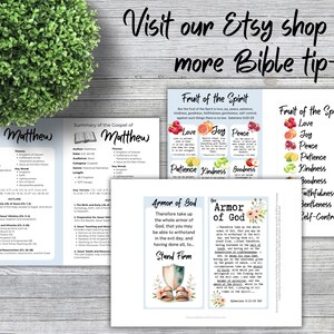 Peut inclure: Cartes de conseils bibliques avec des r&eacute;sum&eacute;s de Matthieu, du fruit de l'Esprit et de l'armure de Dieu. Les cartes sont illustr&eacute;es et comprennent du texte. Le texte "Visitez notre boutique Etsy pour plus de conseils bibliques" est en haut.