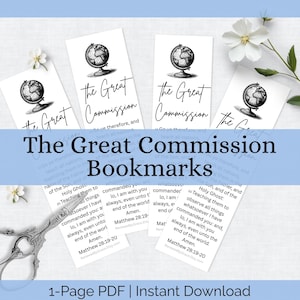 Könnte beinhalten: Weiße Lesezeichen mit einer Globusillustration und dem Text "The Great Commission". Das Bild enthält Text aus Matthäus 28:19-20 und eine Schere. Der Hintergrund ist eine helle, strukturierte Oberfläche mit floralen Akzenten.