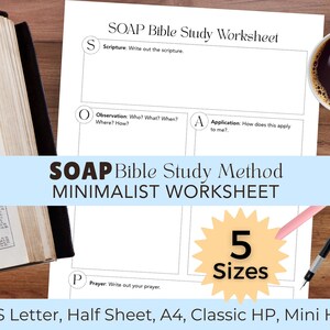 Puede incluir: Una hoja de trabajo de estudio b&iacute;blico SOAP blanca con secciones para Escritura, Observaci&oacute;n, Aplicaci&oacute;n y Oraci&oacute;n. El texto dice SOAP Bible Study Method, 5 Sizes, US Letter, Half Sheet, A4, Classic HP y Mini HP.