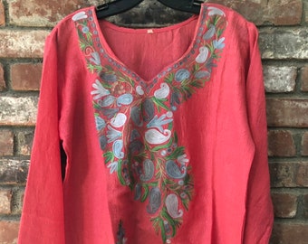 Zachte lichtgewicht katoen mix watermeloen roze bloemen geborduurde vrouwen split V-hals top ~ tuniek ~ blouse Amerikaanse maat M (8)