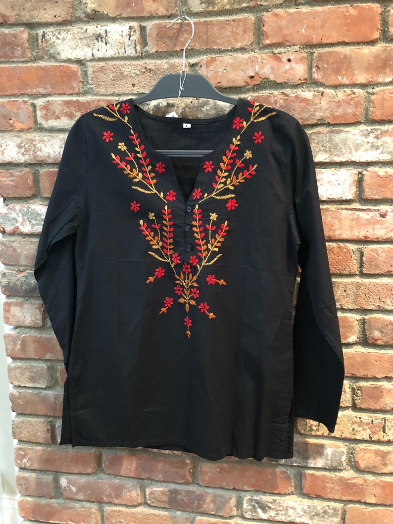 4-6 100/% Cotton-Black /& Red Floral Hand-Embroidered Women/'s Split V-Neck Buttoned Full Sleeve Tunic~Top~Blouse-US Sizes XS 12-14 to XL