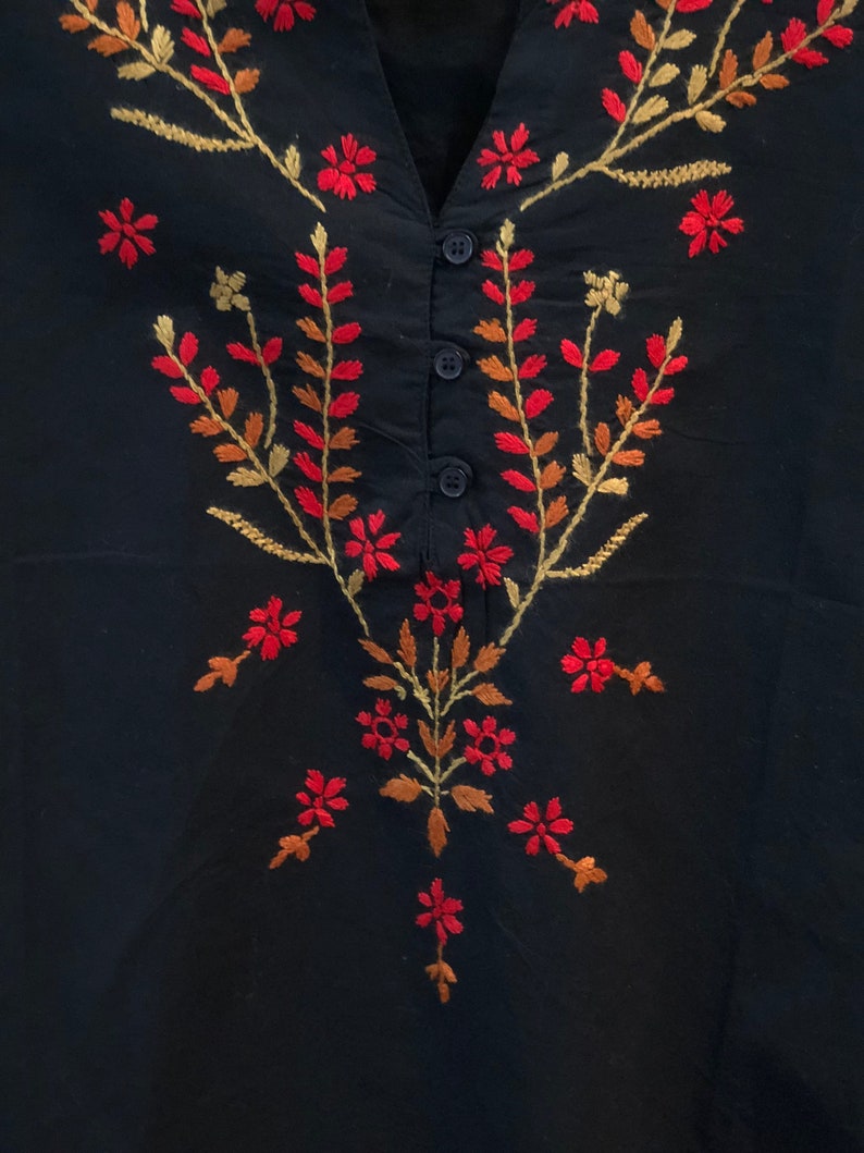 4-6 100/% Cotton-Black /& Red Floral Hand-Embroidered Women/'s Split V-Neck Buttoned Full Sleeve Tunic~Top~Blouse-US Sizes XS 12-14 to XL