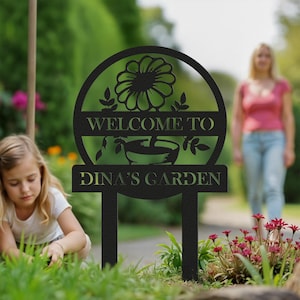 Custom Daisy Garden Sign: Personalized Metal Yard Art with Stakes, Gift for Mom