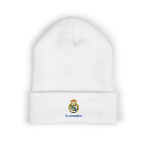 Gorro de punto con puño y escudo del Real Madrid bordado imagen 2