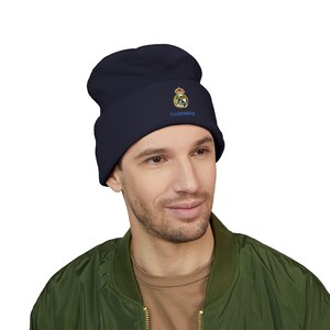 Gorro de punto con puño y escudo del Real Madrid bordado imagen 10