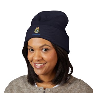 Gorro de punto con puño y escudo del Real Madrid bordado imagen 6