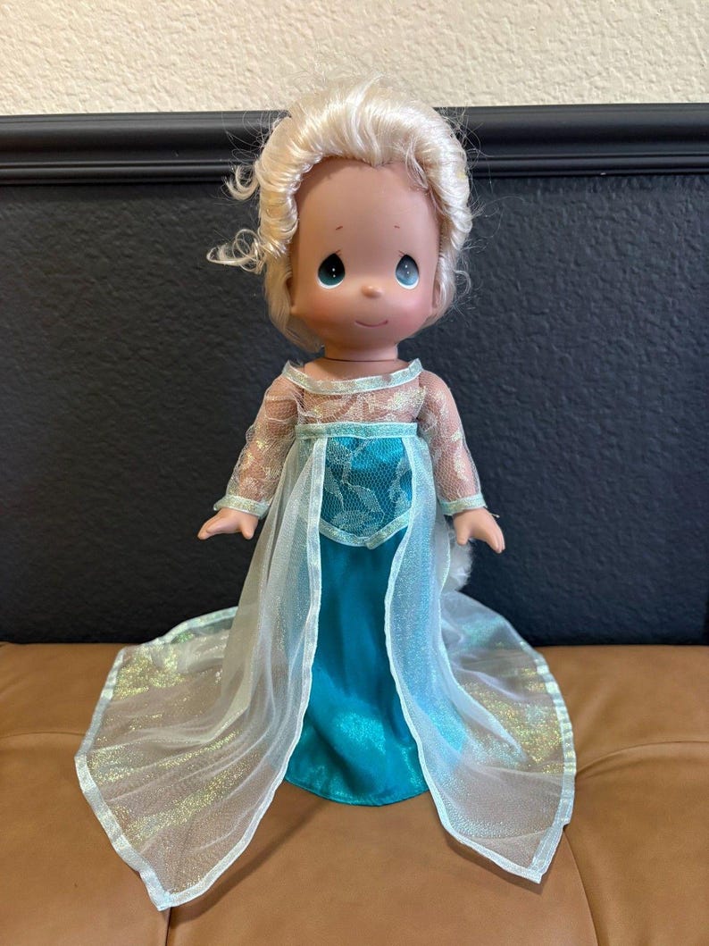 Muñeca Disney Precious Moments Linda Rick Frozen Elsa de 33 cm imagen 1