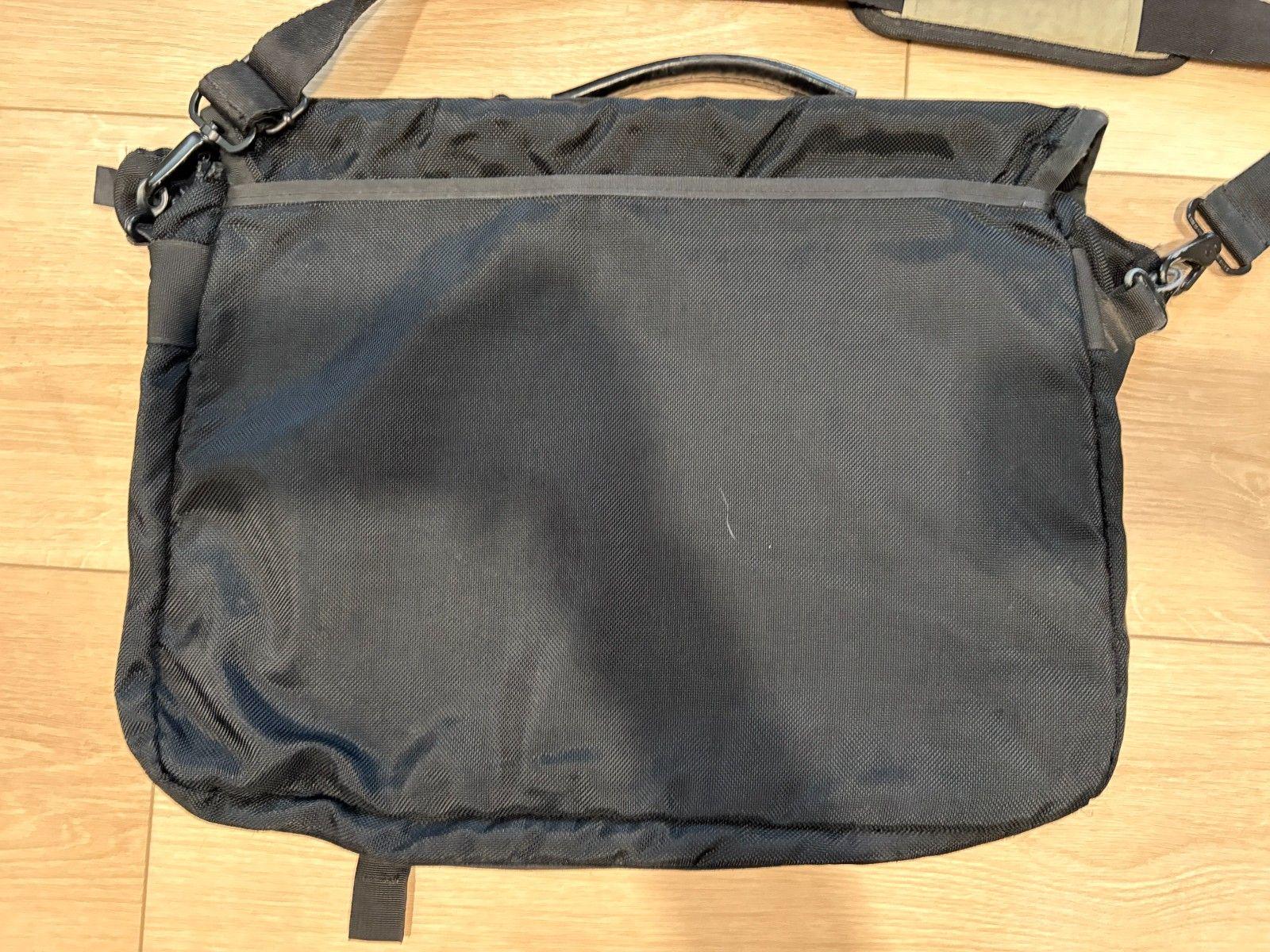 Patagonia Black Messenger Bag Flap Adjustable Strap Laptop