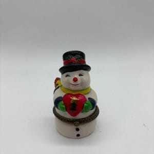 Mellanvästern i Cannon Falls snögubbe som håller rött hjärta prydnadsask 7,5 cm