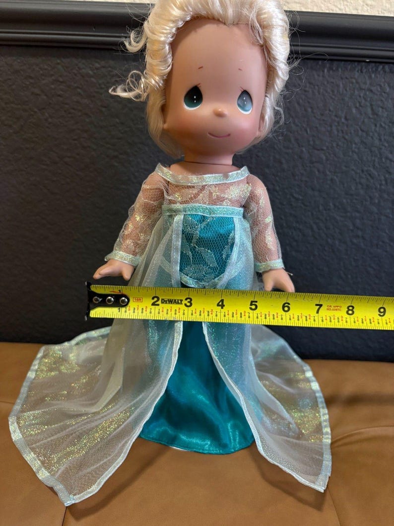 Muñeca Disney Precious Moments Linda Rick Frozen Elsa de 33 cm imagen 3